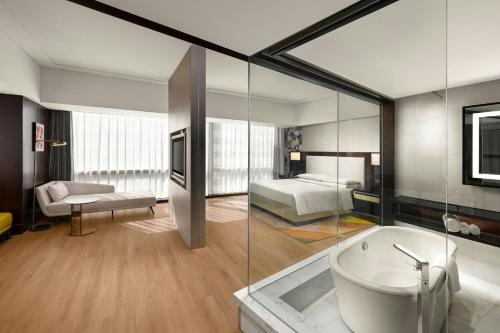 Executive Suite, 1 King (include Evening Alcohol Drinks & Light Buffet + 10% for Food & Beverage) image 9