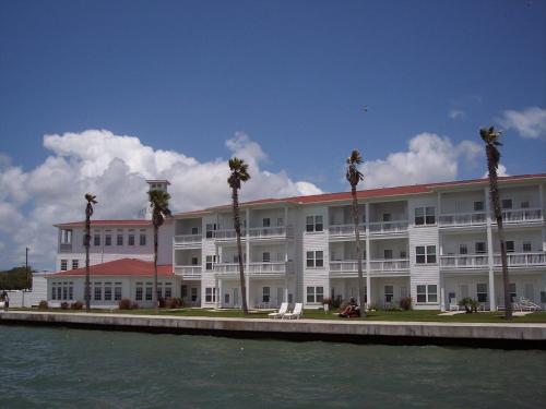 Lighthouse Inn at Aransas Bay - image 4