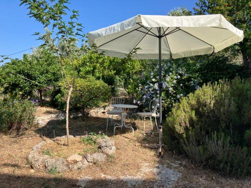 Bright Cozy Home with Terrace, Garden & Sea View in Neochori