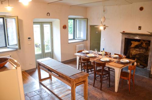 Iekārtas, Panoramic Monferrato Villa with Amazing Views in Villadeati