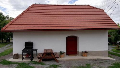 Obecná chyžka Stará Hora Sebechleby (Obecna chyzka Stara Hora Sebechleby) in Hontianske Nemce