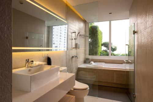 room detail thumbnail 2