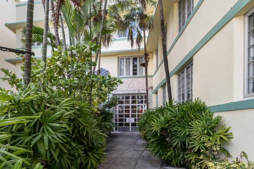 Barbizon on Ocean Drive Apartments – Miami Beach, FL
