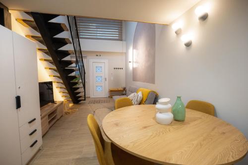 Vayas Residences - Agora