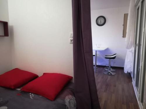 Charming little apartment with bedroom, Strasbourg (photo 7)