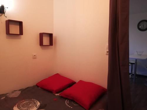 Charming little apartment with bedroom, Strasbourg (photo 9)
