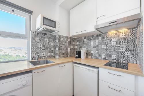 Konyha, Equador Studios by Olala Homes in Bairro da Assuncao