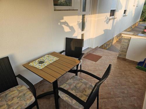 Apartment in Nin with Terrace, Air conditioning, Wi-Fi (3722-2), Nin (Foto 8)