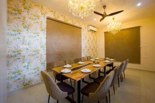 Iekārtas, ELIVAAS Signature Esh Hazel Hillside Retreat with Garden and Restaurant in Kasoti