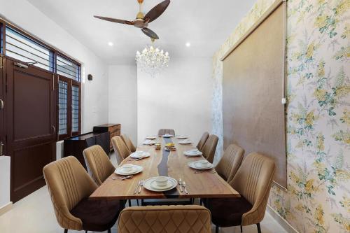 Iekārtas, ELIVAAS Signature Esh Hazel Hillside Retreat with Garden and Restaurant in Kasoti