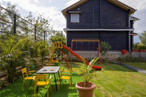 Dārzs, ELIVAAS Signature Esh Hazel Hillside Retreat with Garden and Restaurant in Kasoti