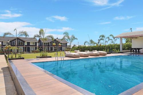 Peldbaseins, ELIVAAS Signature Esh Hazel Hillside Retreat with Garden and Restaurant in Kasoti