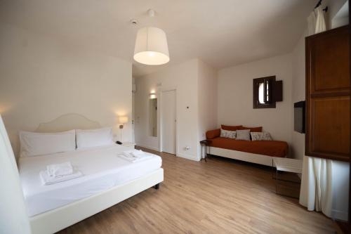 Junior Suite with Balcony image 7