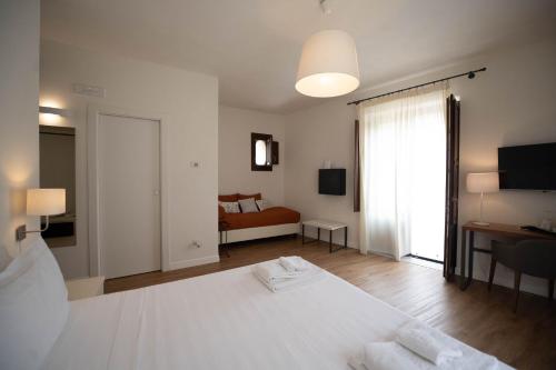 Junior Suite with Balcony image 8