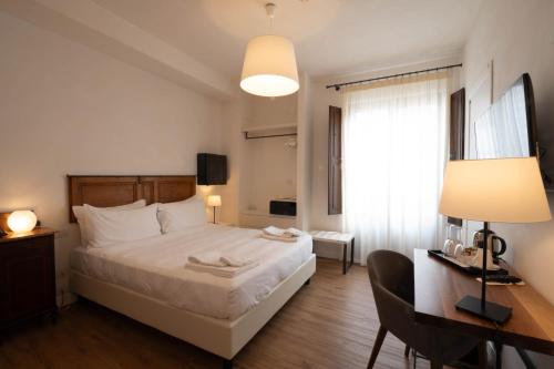 Superior Double Room image 5