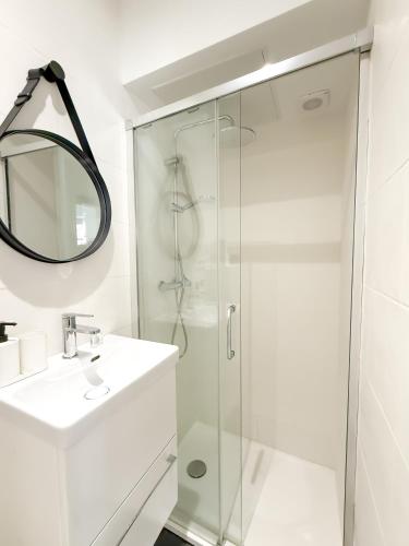 ห้องน้ำ, A 100m de Monaco, café de paris, plage (A 100m de Monaco, cafe de paris, plage) in โบโซเลย์