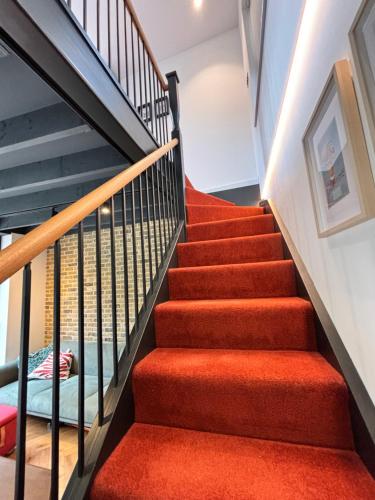 Industrial Chic 1BD House by Kings Cross - image 3