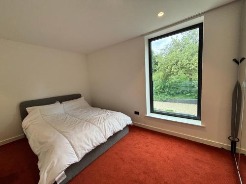 Industrial Chic 1BD House by Kings Cross - image 6