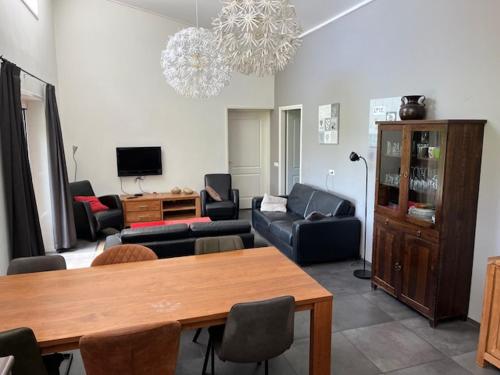 Shared lounge/TV area, De Fazant in Westendorp