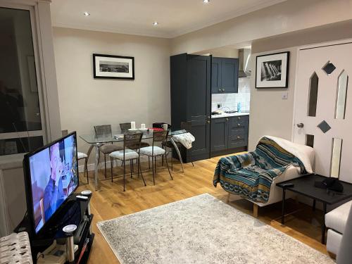 Superbly Located 2BD Flat Heart of Pimlico! - main image