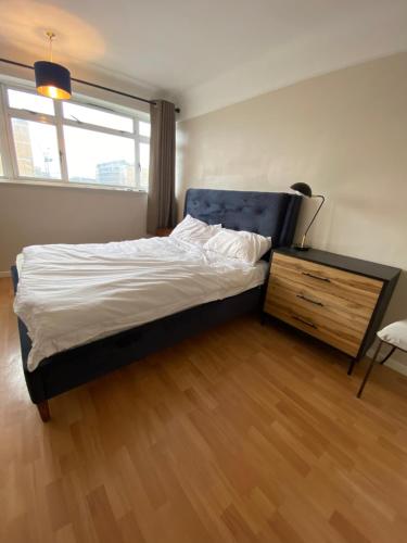 Superbly Located 2BD Flat Heart of Pimlico! - image 11
