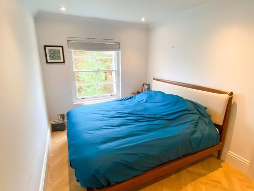 Wonderful 2BD Flat Opposite Victoria Park - image 8