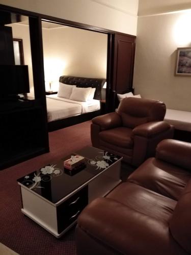 Bukit Bintang Service Suite at Times Square - image 4