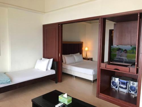 Bukit Bintang Service Suite at Times Square - image 3