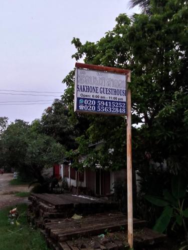 Sakhone guesthouse in Ban Xieng Lom