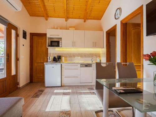 Holiday Home Hullám by Interhome (Holiday Home Hullam by Interhome) in บาลาตองมาเรียฟูร์โด