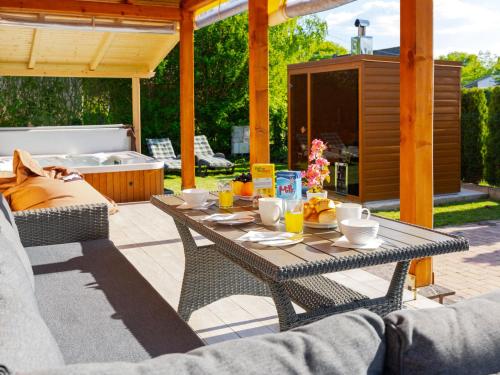 Holiday Home Hullám by Interhome (Holiday Home Hullam by Interhome) in บาลาตองมาเรียฟูร์โด