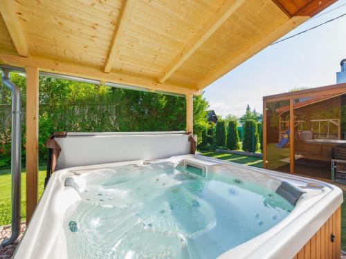 Holiday Home Hullám by Interhome (Holiday Home Hullam by Interhome) in บาลาตองมาเรียฟูร์โด