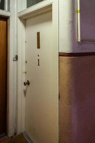 SALE! Cosy & Modern Apartment in Central Edinburgh - image 12