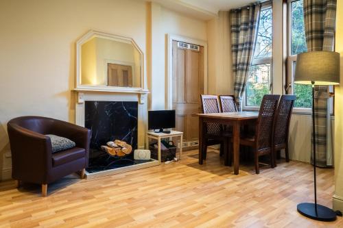 SALE! Cosy & Modern Apartment in Central Edinburgh - image 13