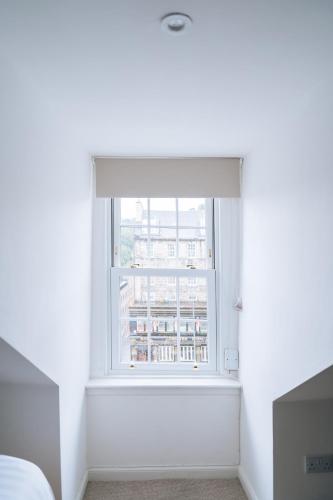 Central & Modern 2BD Flat - Edinburgh - image 4