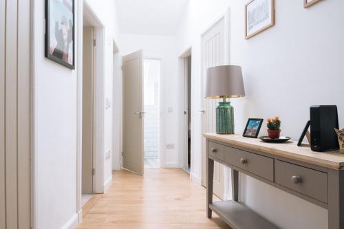 Central & Modern 2BD Flat - Edinburgh - image 6