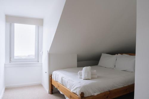 Central & Modern 2BD Flat - Edinburgh - image 8