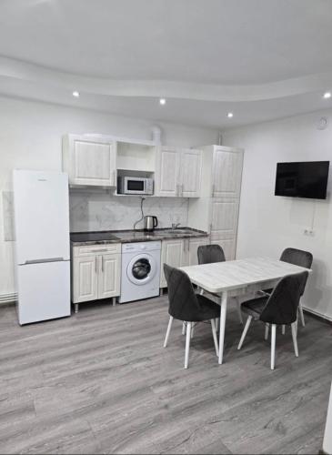 . Apartament Suită 4