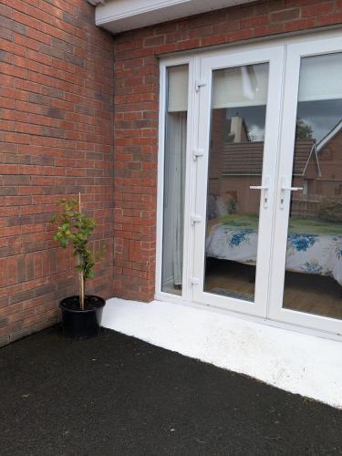 Bejárat, Relaxing Stay in Craigavon at Power-Quinn English in Kernan