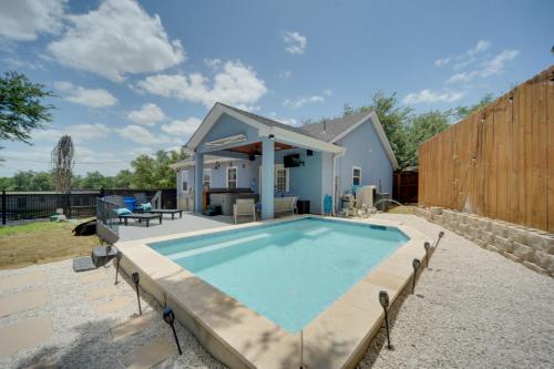 Heated Cocktail Pool, Sauna and Spa! Canyon Lake Gem