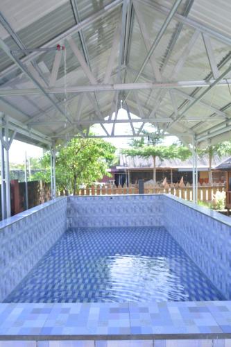 Piscina, Homestay 88 in Ampana