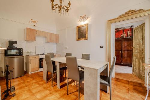 Piazza Vittorio Veneto Elegant Flat - image 7