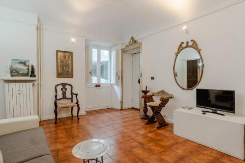 Piazza Vittorio Veneto Elegant Flat - image 3