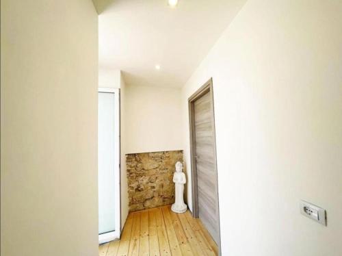 Hilltop 2-BR Home with Sea Views, Terrace & Garden in Palmoli