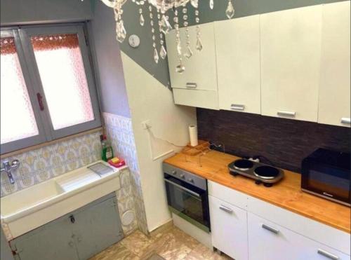 Hilltop 2-BR Home with Sea Views, Terrace & Garden in Palmoli