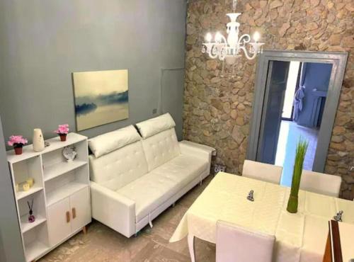 Hilltop 2-BR Home with Sea Views, Terrace & Garden in Palmoli