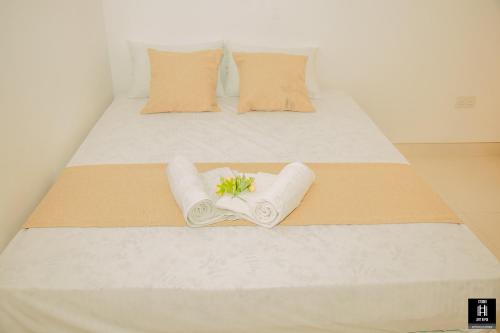 Two-Bedroom Apartment with Balcony and Sea View room in Luxury fairway living-Galle apartments