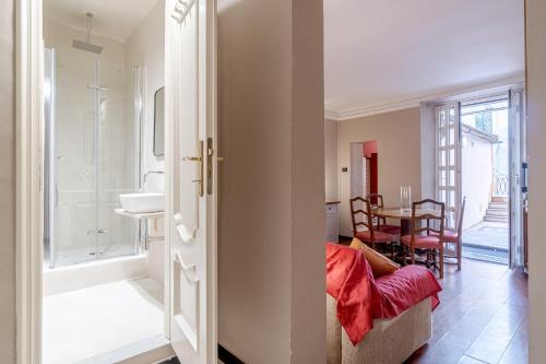 GuestHost - Santa Caterina Charming - Lovely Stay in Genoa, Genova (photo 11)