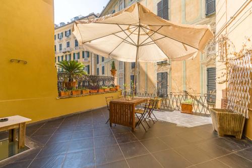 GuestHost - Santa Caterina Charming - Lovely Stay in Genoa, Genova