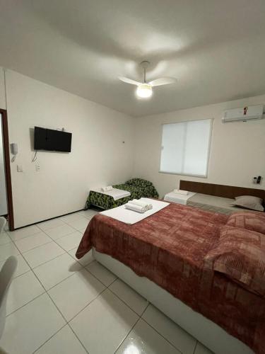 1 double bed, 1 twin bed